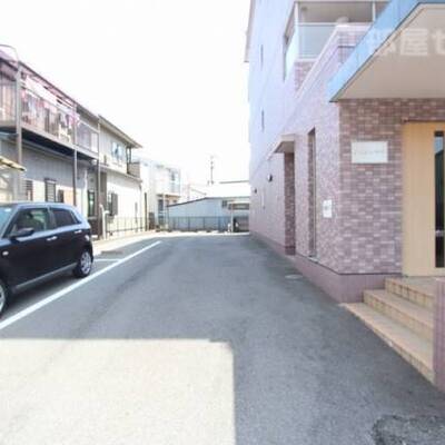 
						※405号室内装写真参照