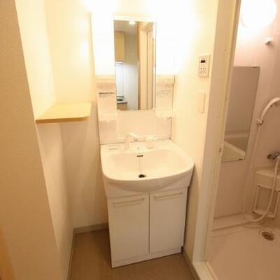 
						サイドの棚の使い方が楽しみですね。