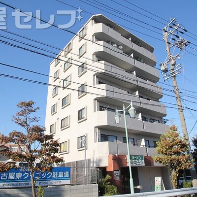 
						タイル貼りの建物です。