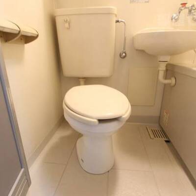 
						トイレも浴室内です