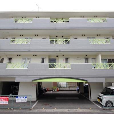 
						タイル張りの立派な外観です。