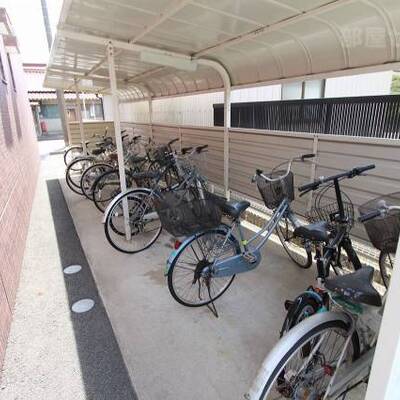 
						大きめの自転車置けます。