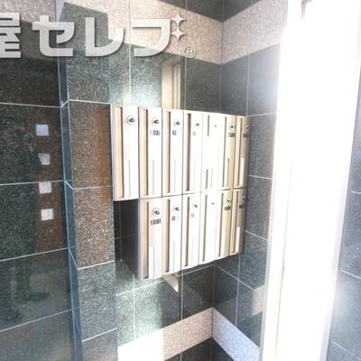 
						集合ポストも綺麗に整備されてます。