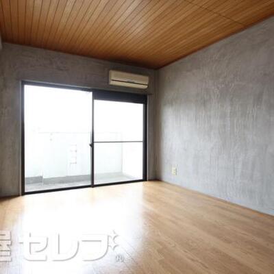 
						日の入る暖かいお部屋。