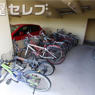 
						駐輪場