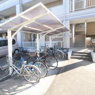 
						屋根つき駐輪場です。