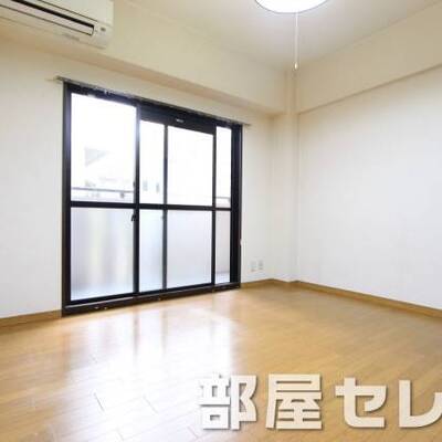 
						広々としたリビングで生活しやすいですね。