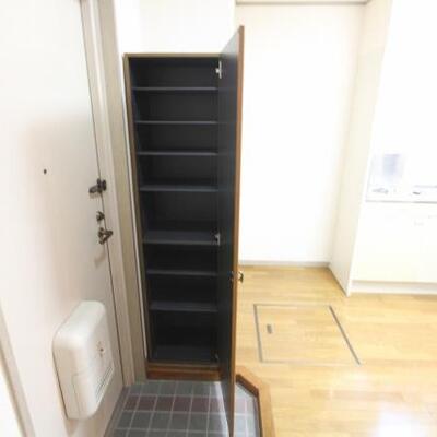 
						玄関の収納です。