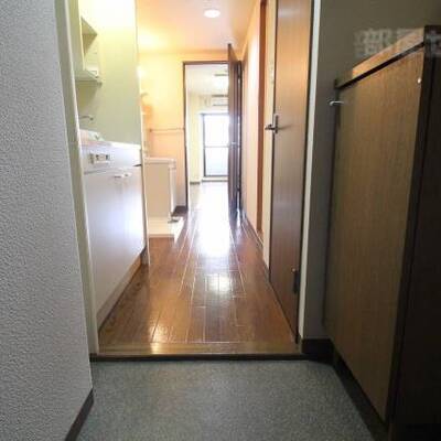 
						＊403号室内装写真参照