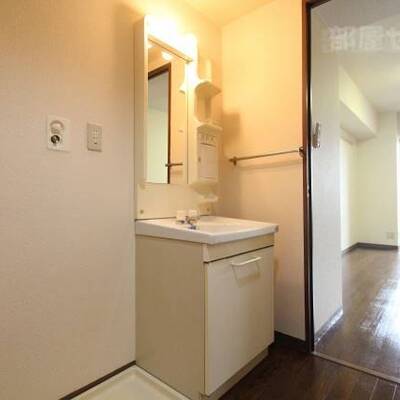 
						＊403号室内装写真参照