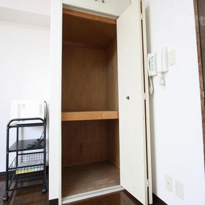 
						奥行きもあり、たくさん収納できます。