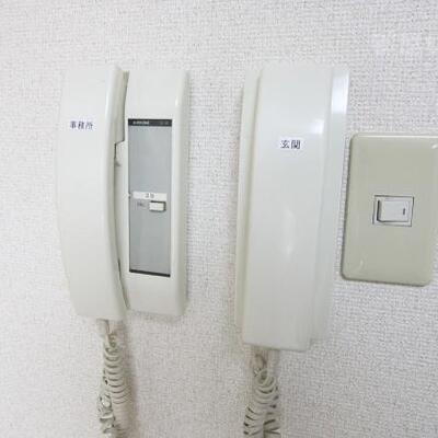 
						インターホンあります。