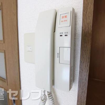 
						インターホン付きです。