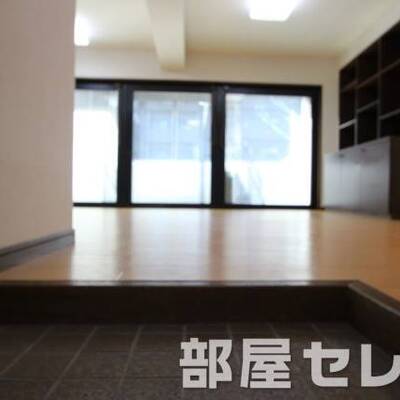 
						玄関開けると15畳のお部屋が広がります。