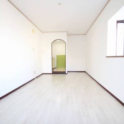 
						明るい角部屋です。