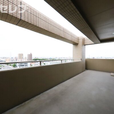 
						ベランダも広くて使い方色々。