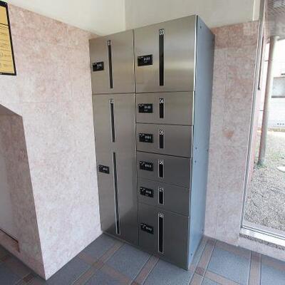 
						宅配ボックスがあり、便利です。