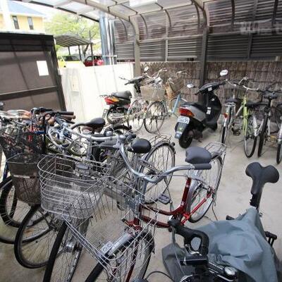
						専用の駐輪場があるので、防犯面安心です。