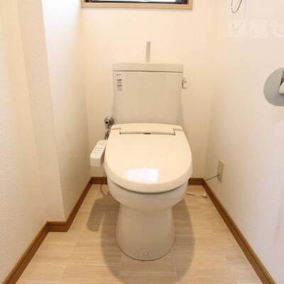 
						ウォシュレットつきのトイレです