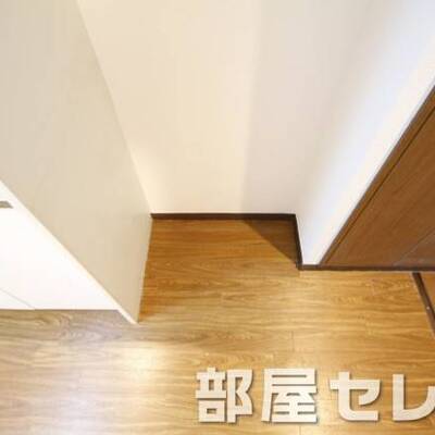 
						冷蔵庫置きはこちらへ。