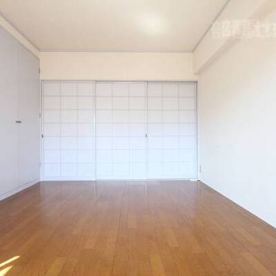 
						白い障子が目を引きます