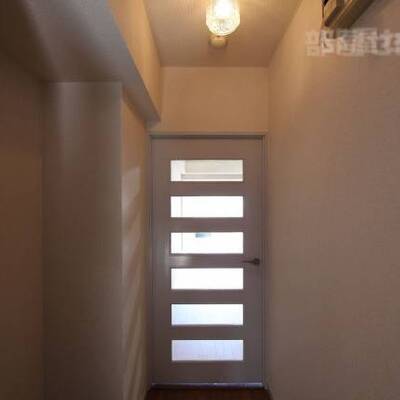 
						玄関はいるとこんな感じです