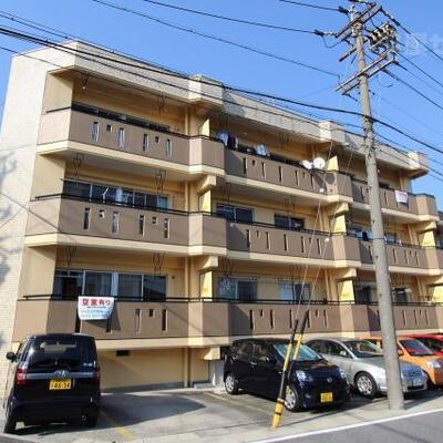 
						外観が綺麗になった建物です。