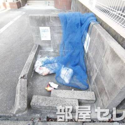 
						ゴミ置き場。