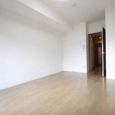 
						広ーい使い勝手の良い8帖のお部屋です。